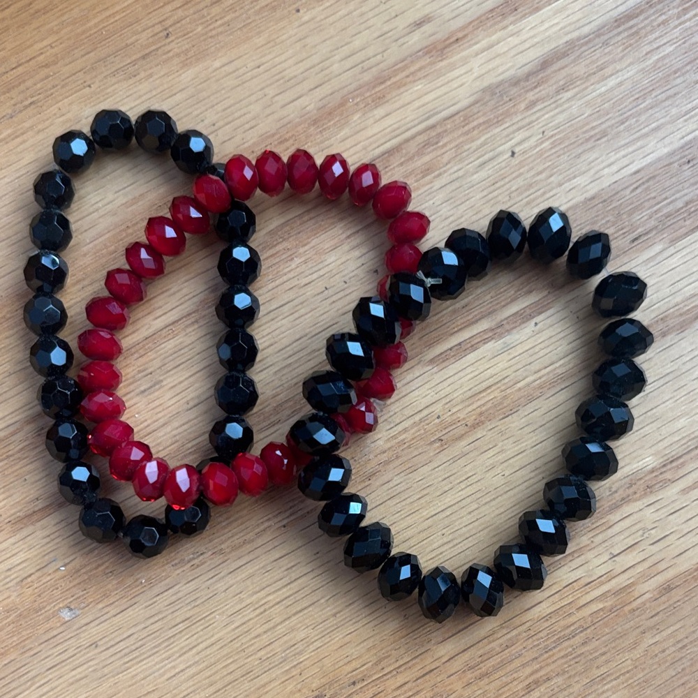 Elegant Black and Red Faceted glass Beaded Bracelet Set